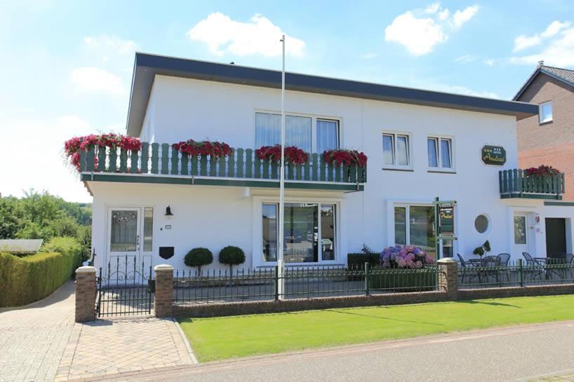 Panorama Sousberg B&B En Appartementen Schin op Geul Esterno foto
